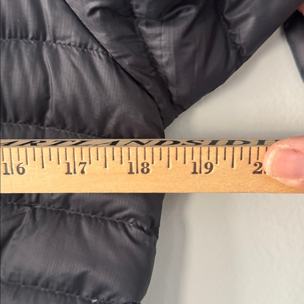 Patagonia Women's Puffer Jacket New with Tags. Logo embroidered. Size S. Winter - Picture 8 of 8